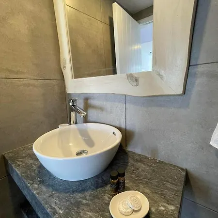 Ocean Dreams - By The Harbour Bed & Breakfast 4*