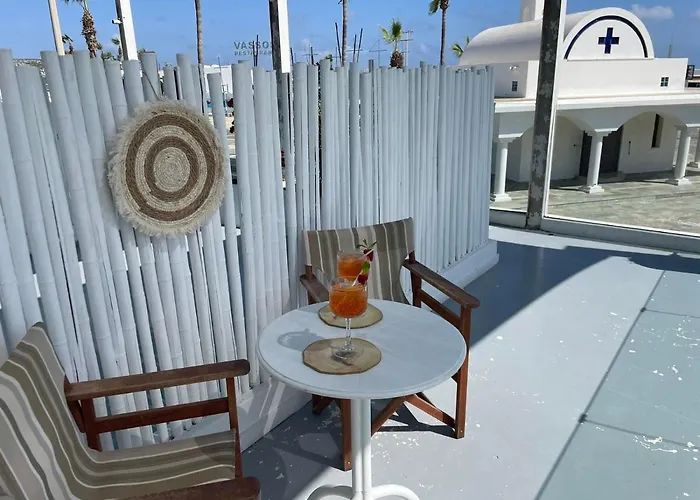 Ocean Dreams - By The Harbour アヤナパ