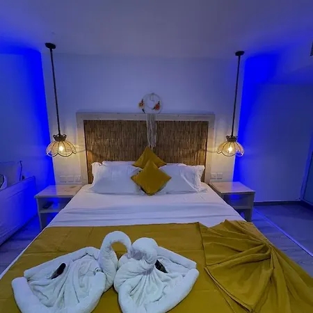 Ocean Dreams - By The Harbour 圣纳帕