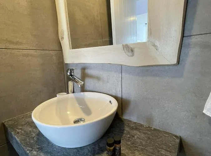 Ocean Dreams - By The Harbour Bed & Breakfast 4*